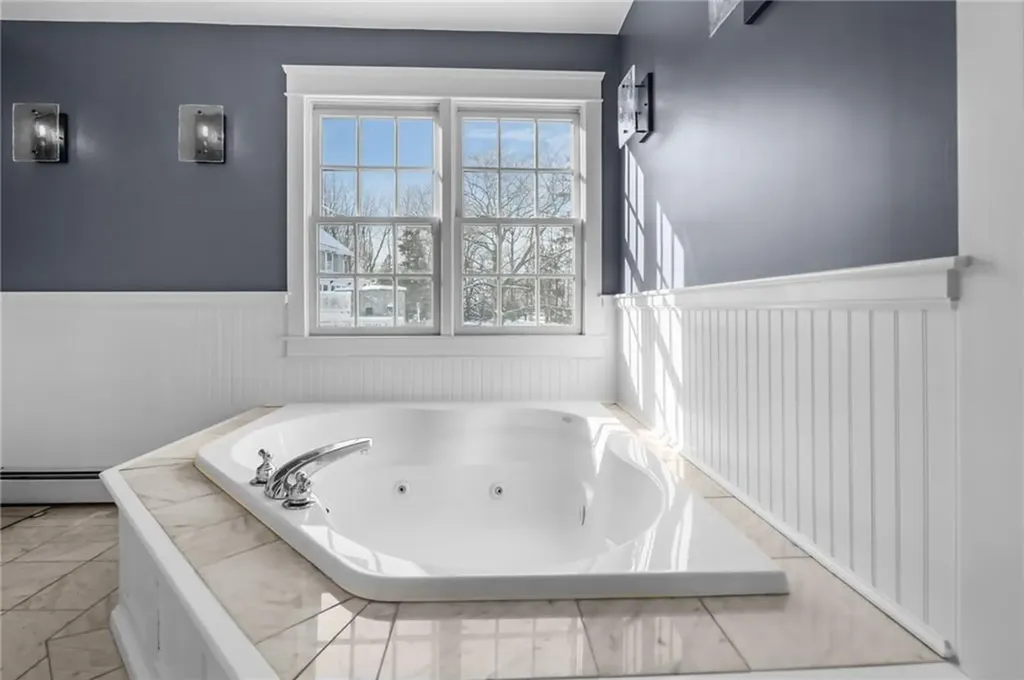 2269 East Main Road Portsmouth RI 02871