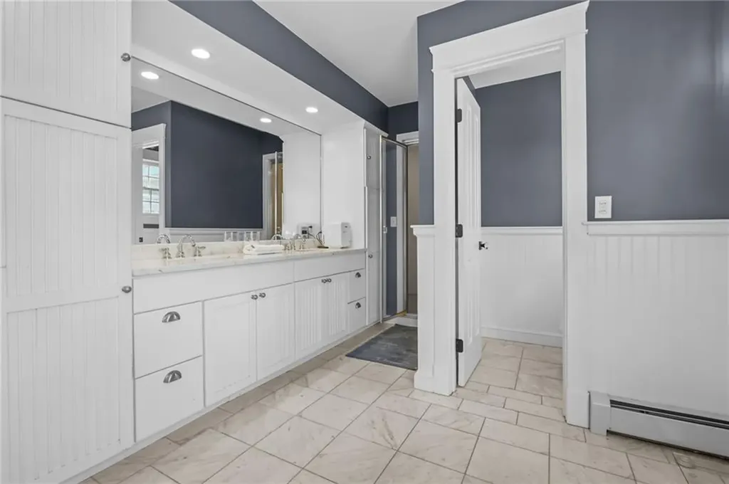 2269 East Main Road Portsmouth RI 02871