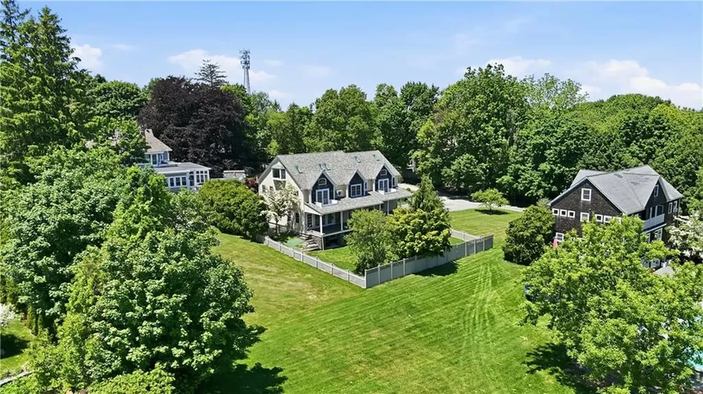 2269 East Main Road Portsmouth RI 02871