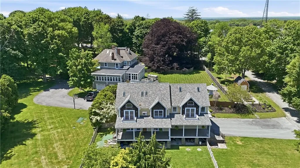 2269 East Main Road Portsmouth RI 02871