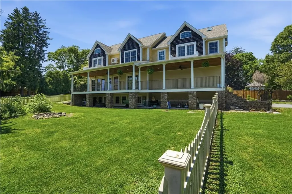 2269 East Main Road Portsmouth RI 02871