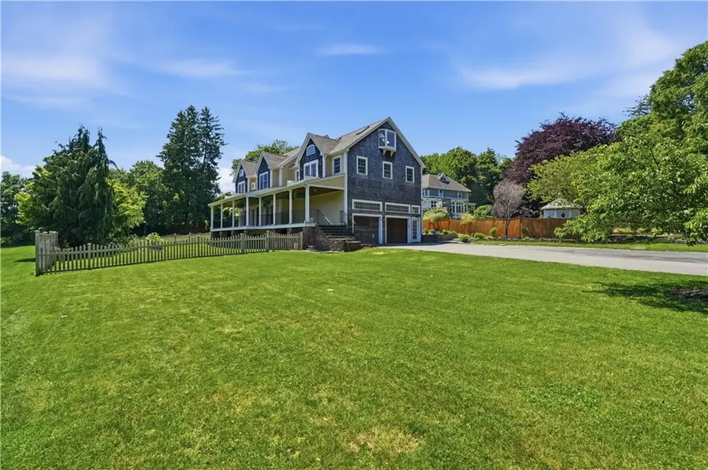 2269 East Main Road Portsmouth RI 02871