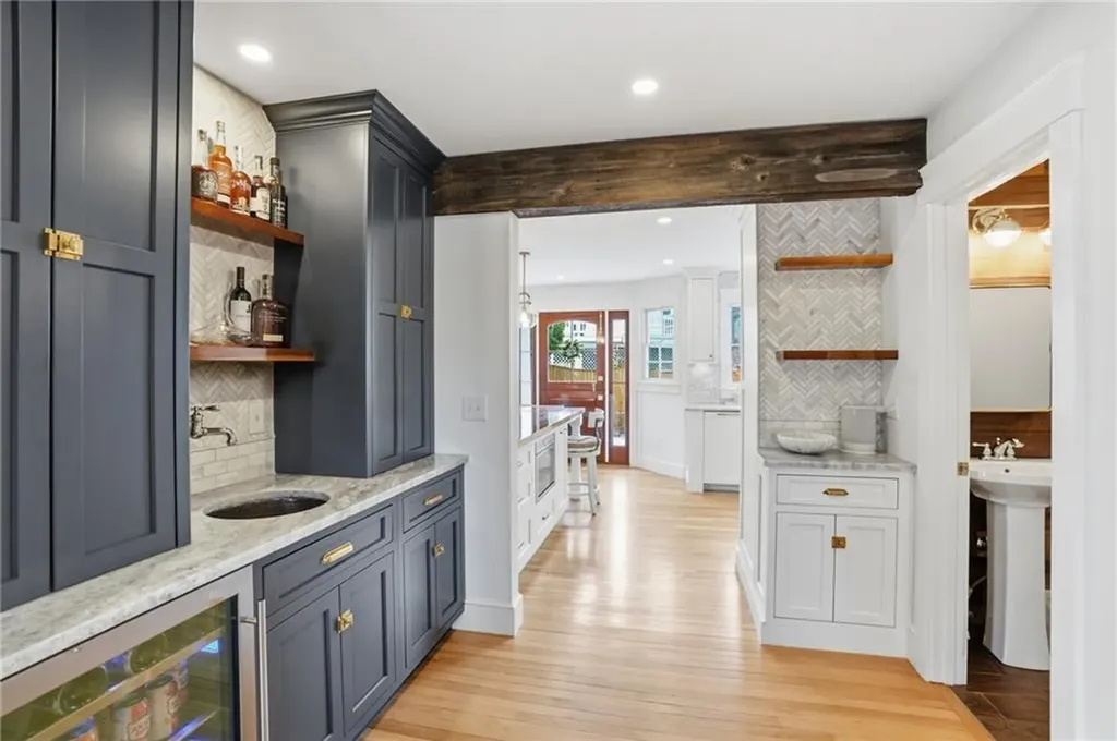 2269 East Main Road Portsmouth RI 02871