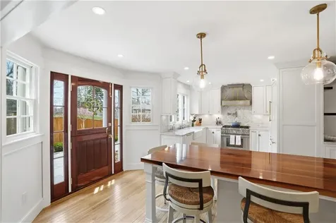 2269 East Main Road Portsmouth RI 02871