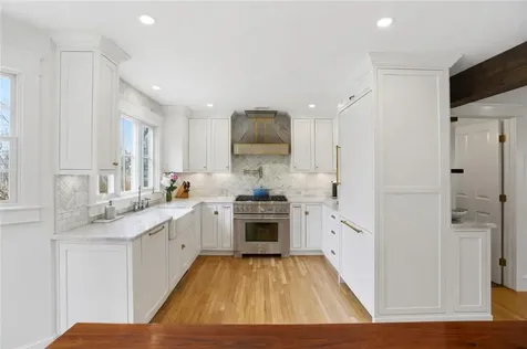 2269 East Main Road Portsmouth RI 02871