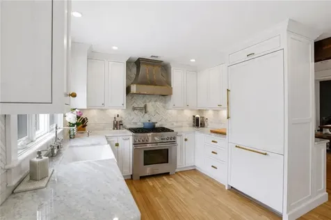 2269 East Main Road Portsmouth RI 02871