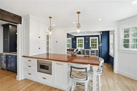 2269 East Main Road Portsmouth RI 02871