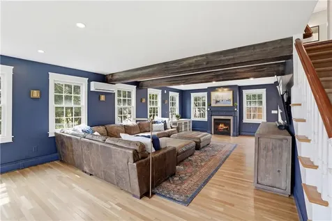 2269 East Main Road Portsmouth RI 02871