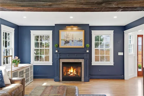 2269 East Main Road Portsmouth RI 02871