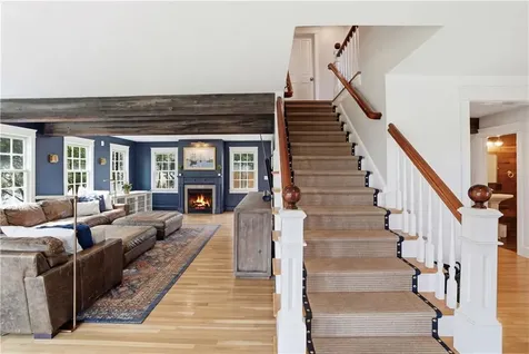 2269 East Main Road Portsmouth RI 02871