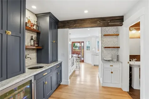 2269 East Main Road Portsmouth RI 02871