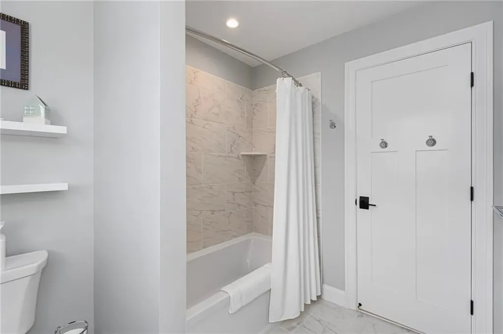 48 Travelers Court East Greenwich RI 02818