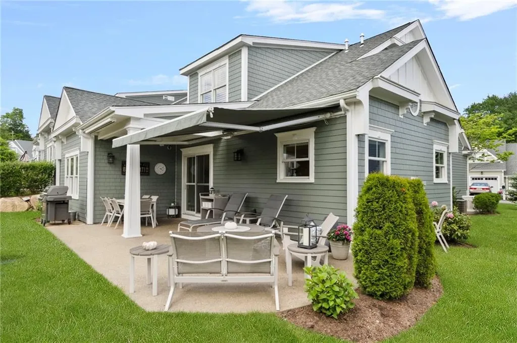 48 Travelers Court East Greenwich RI 02818
