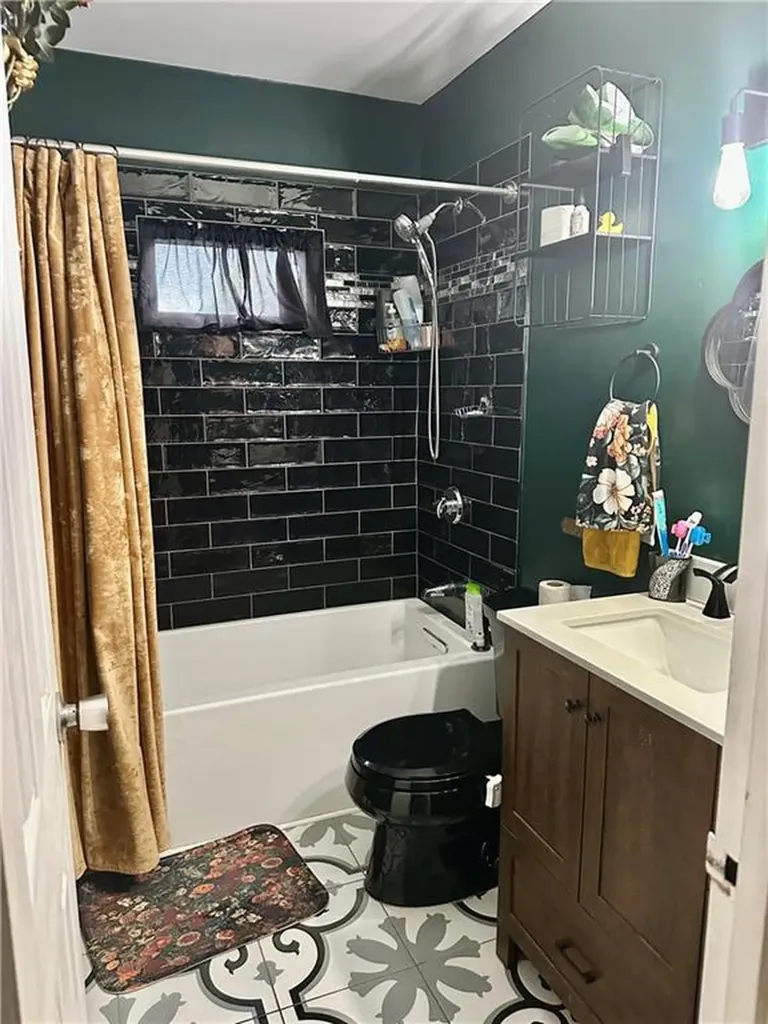 88 Glenbrook Road Warwick RI 02889