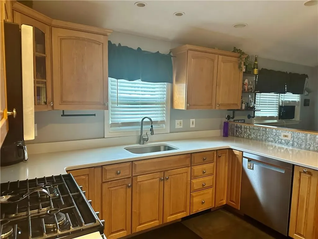 88 Glenbrook Road Warwick RI 02889