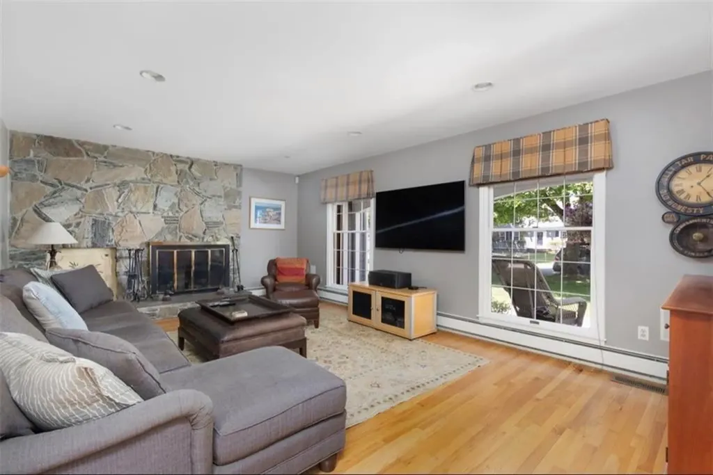 1 Pierce Court Barrington RI 02806