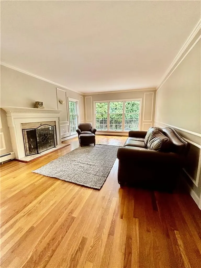 1 Pierce Court Barrington RI 02806