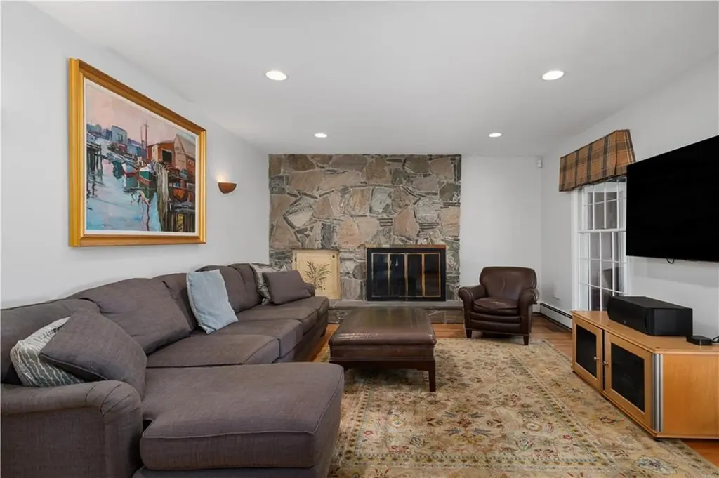 1 Pierce Court Barrington RI 02806