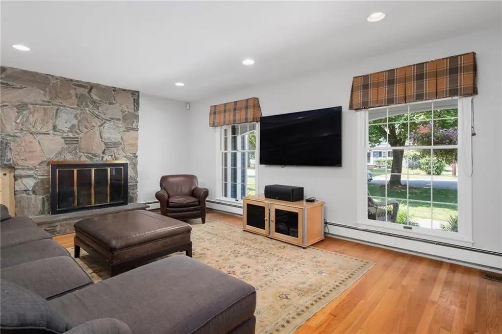 1 Pierce Court Barrington RI 02806