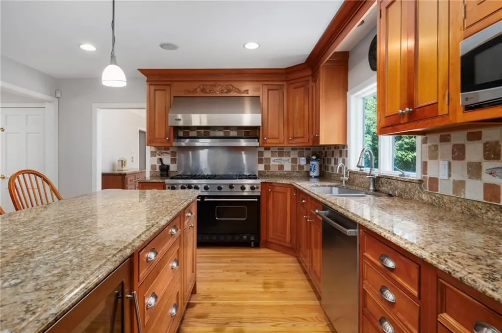 1 Pierce Court Barrington RI 02806