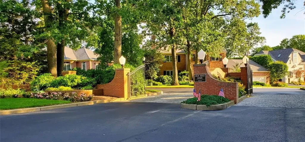 7 Oak Tree Lane Cranston RI 02920