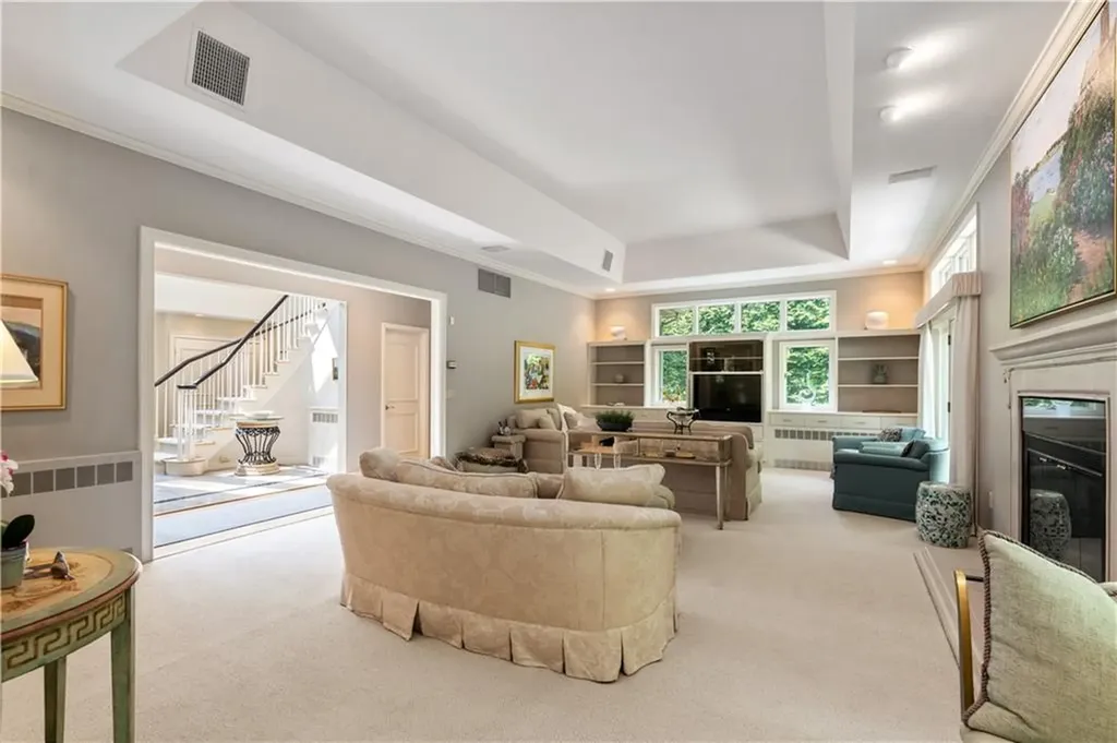 7 Oak Tree Lane Cranston RI 02920