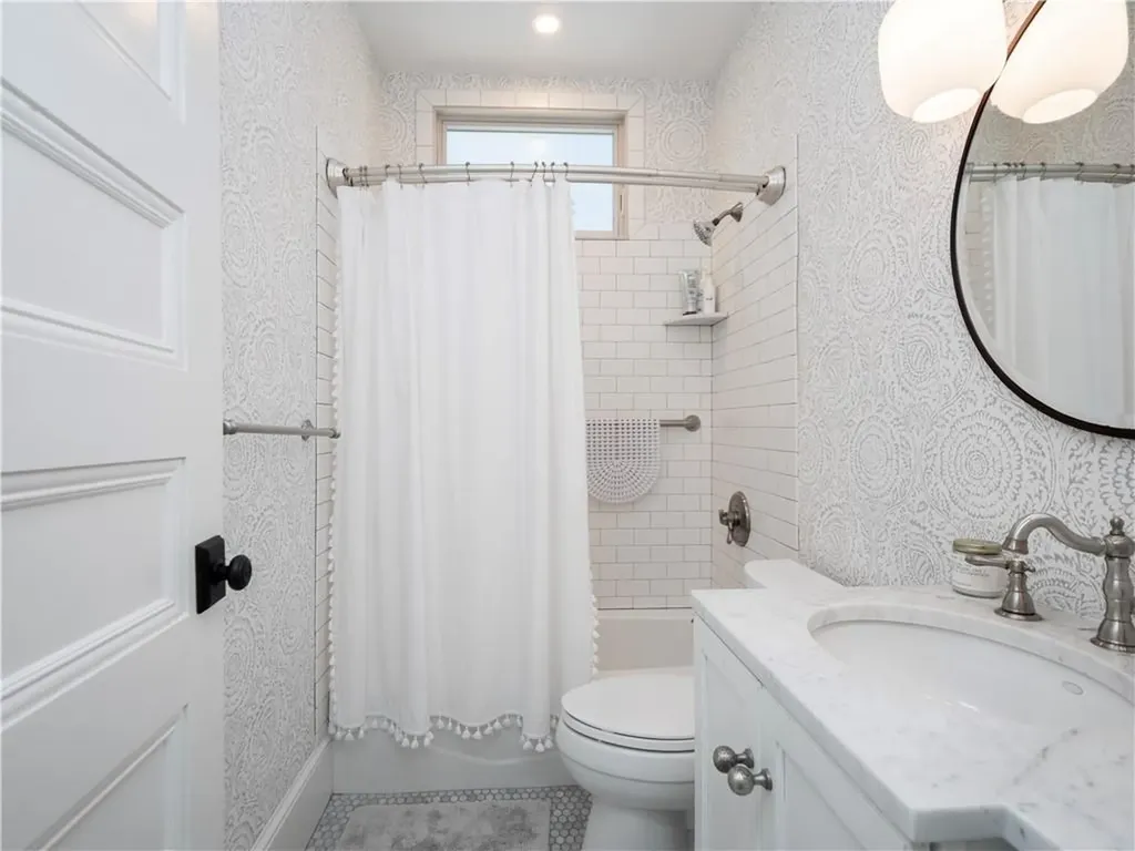 27 Mann Avenue Newport RI 02840