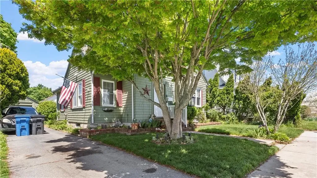 19 Griswold Avenue Cranston RI 02910