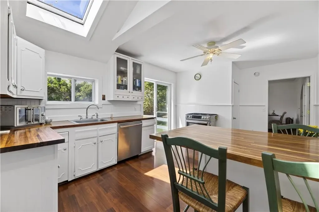 16 Courtway Street Narragansett RI 02882