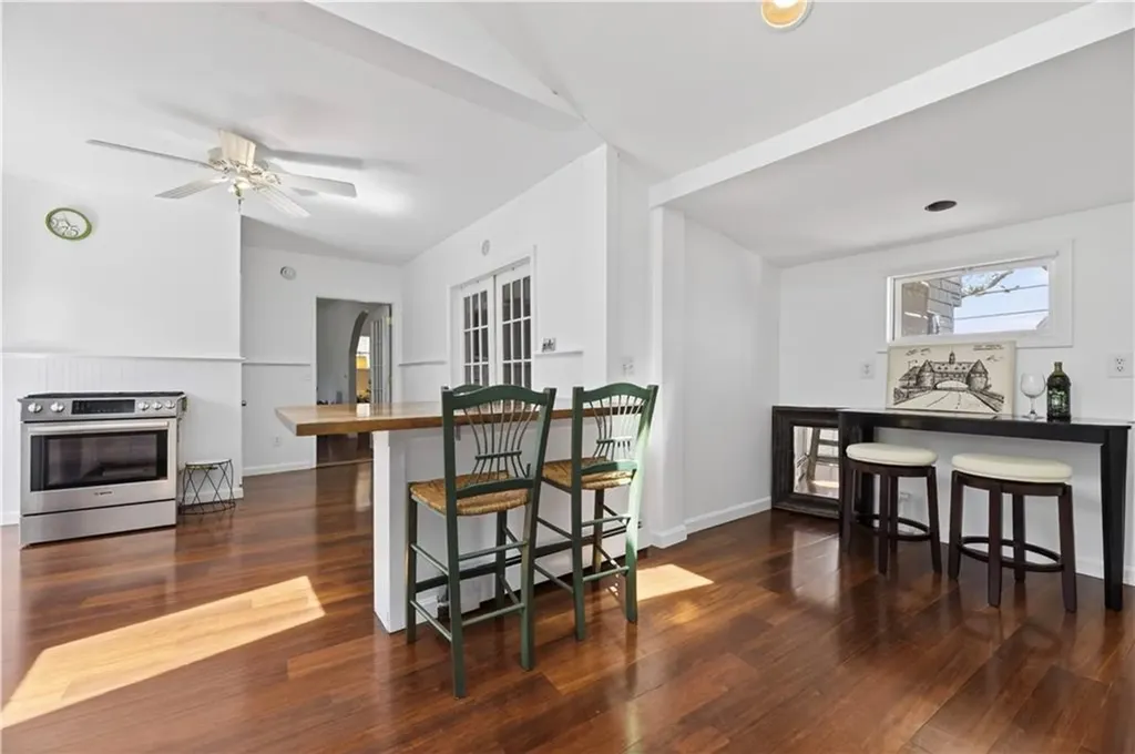 16 Courtway Street Narragansett RI 02882