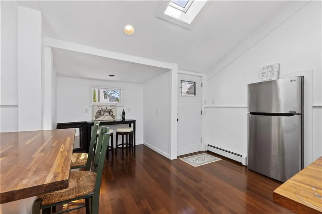 16 Courtway Street Narragansett RI 02882