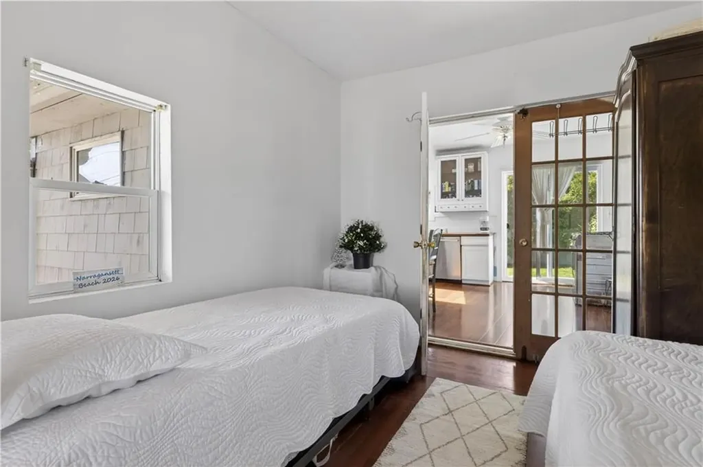 16 Courtway Street Narragansett RI 02882