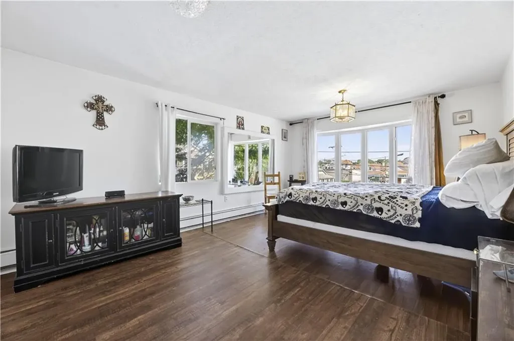 16 Courtway Street Narragansett RI 02882
