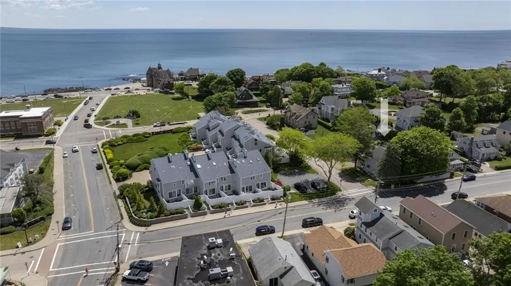 16 Courtway Street Narragansett RI 02882