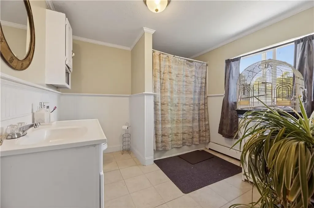 16 Courtway Street Narragansett RI 02882