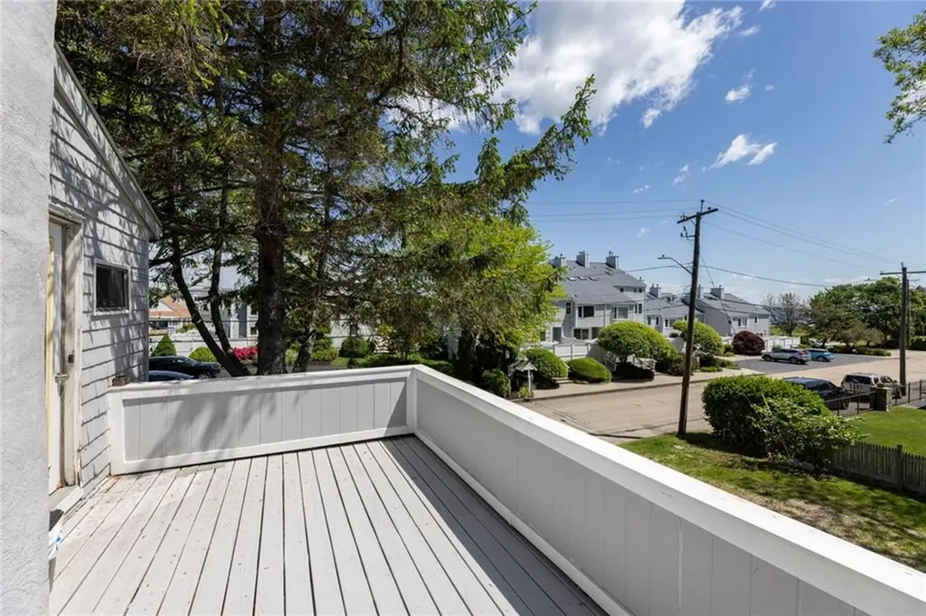 16 Courtway Street Narragansett RI 02882