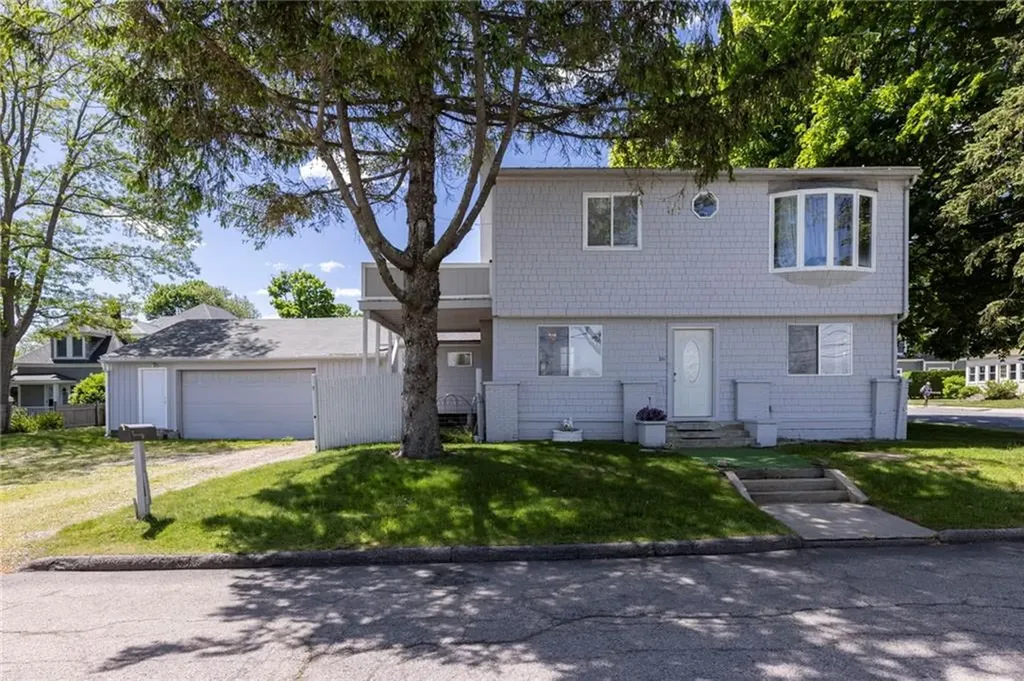 16 Courtway Street Narragansett RI 02882