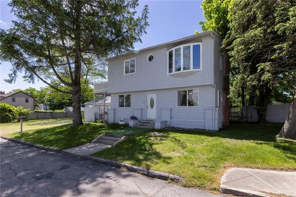 16 Courtway Street Narragansett RI 02882