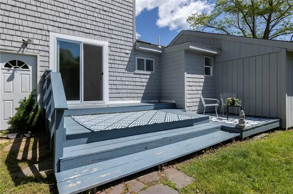 16 Courtway Street Narragansett RI 02882