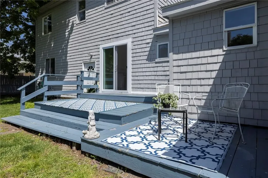 16 Courtway Street Narragansett RI 02882