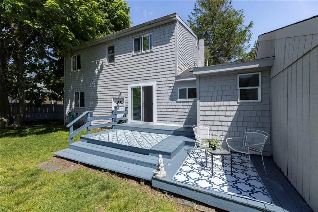 16 Courtway Street Narragansett RI 02882