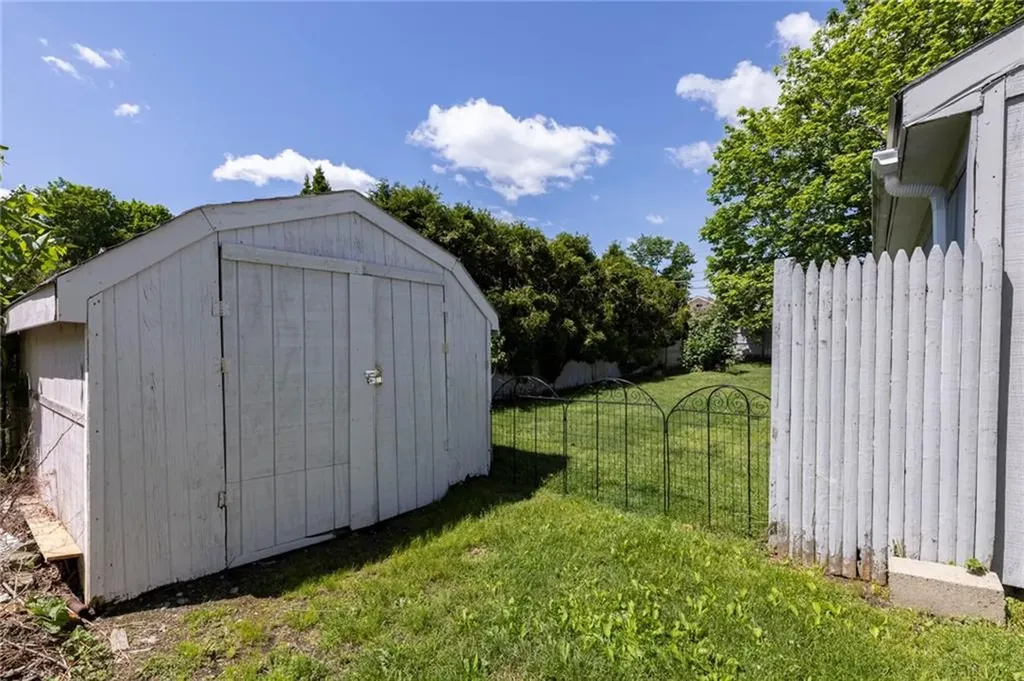 16 Courtway Street Narragansett RI 02882