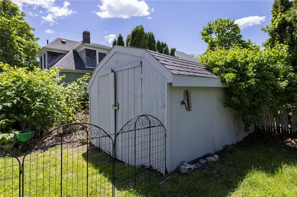 16 Courtway Street Narragansett RI 02882