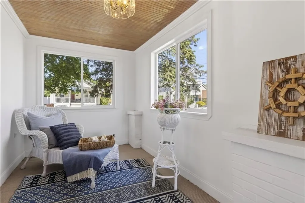 16 Courtway Street Narragansett RI 02882