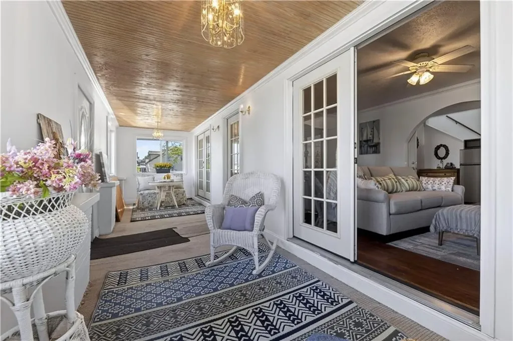 16 Courtway Street Narragansett RI 02882