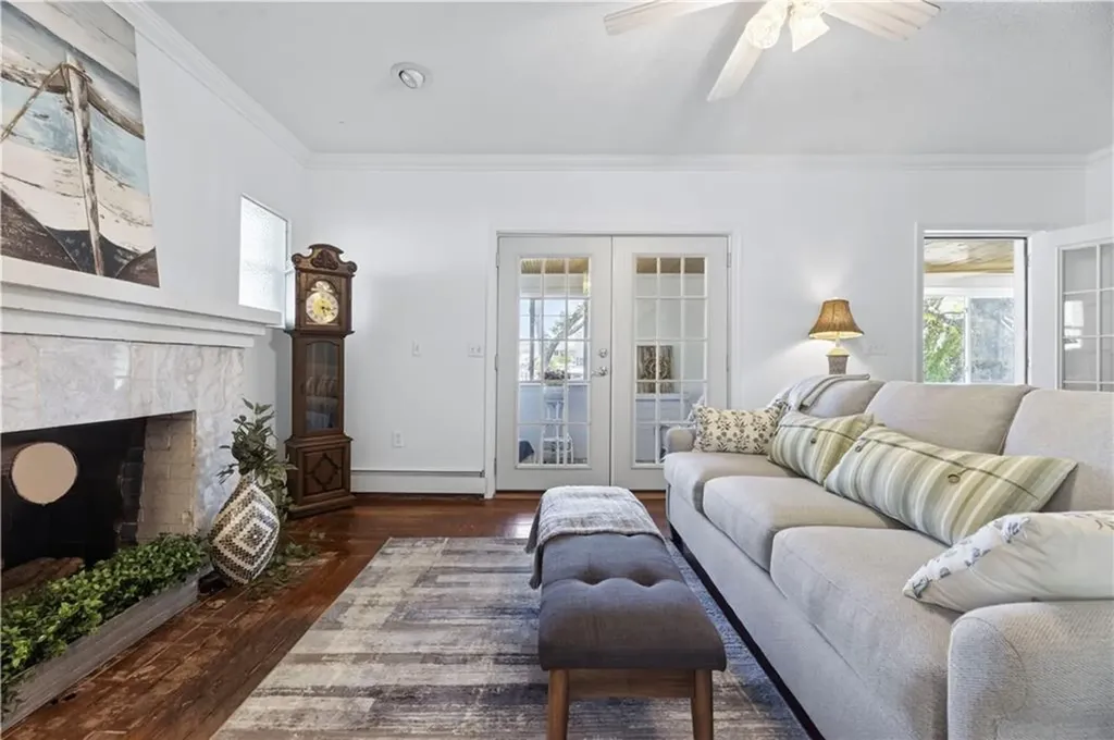 16 Courtway Street Narragansett RI 02882