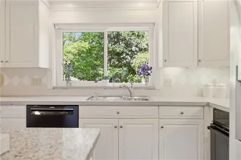 5 Heritage Road Bristol RI 02809
