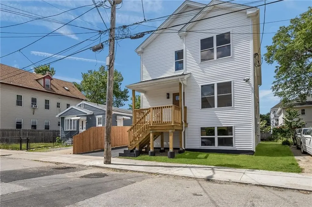 129 Briggs Street Providence RI 02905