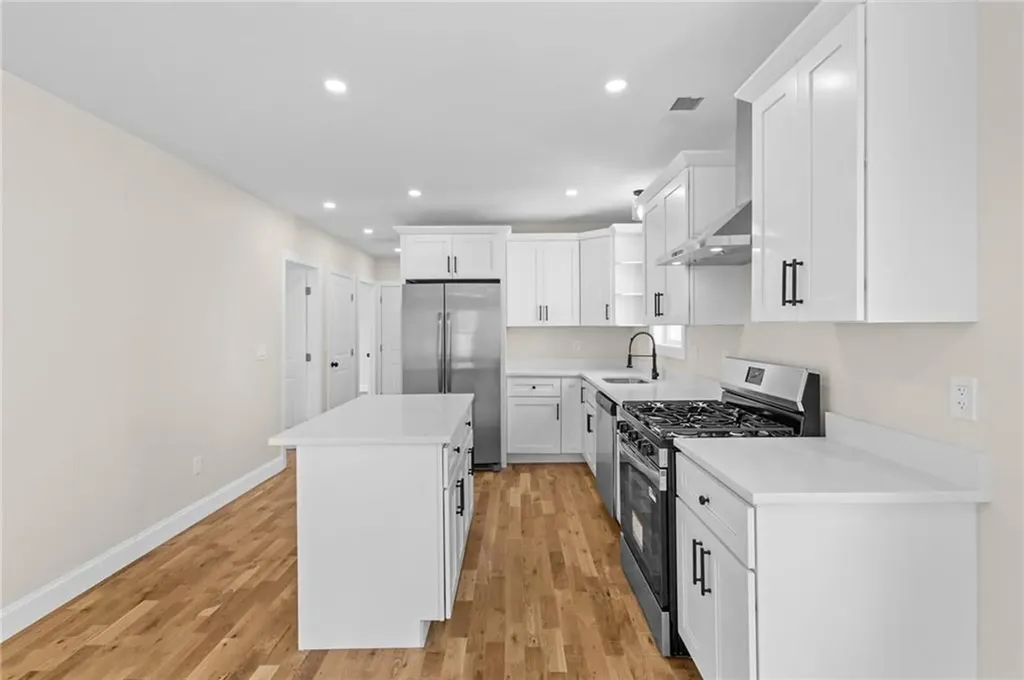 129 Briggs Street Providence RI 02905