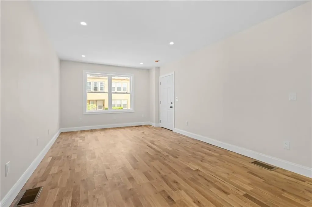 129 Briggs Street Providence RI 02905